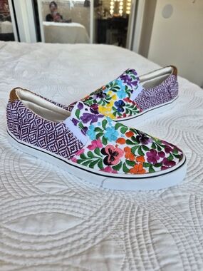 LIKE NEW Ndavaa Embroidered Floral Slip-On Sneakers - Multicolor Mens 8